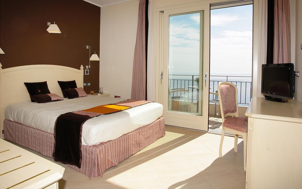 Meridiana Hotel Taormina Exterior foto